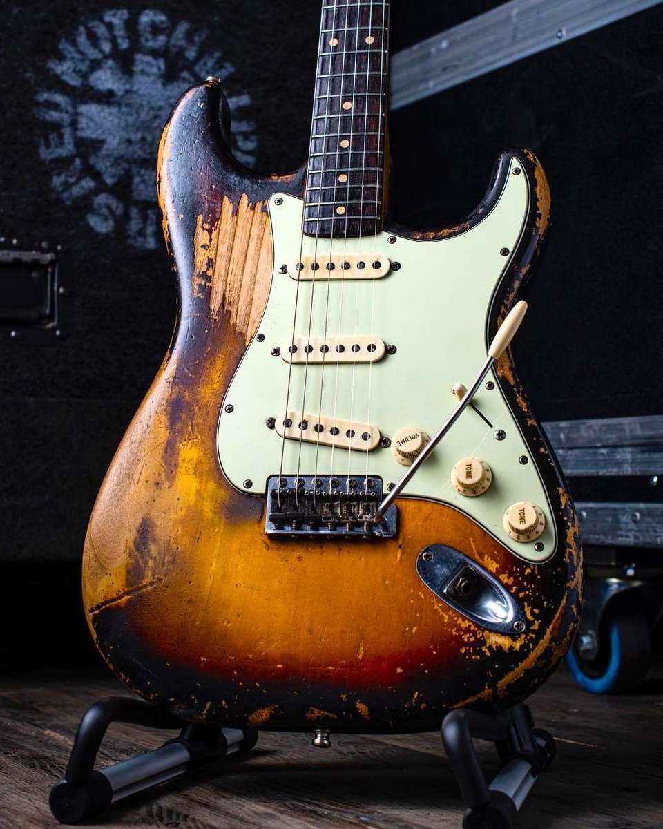 John Frusciante's Sunburst 1962 Fender Stratocaster
#guitar #Fender #Stratocaster #FamousGuitars #JohnFrusciante #RedHotChiliPeppers