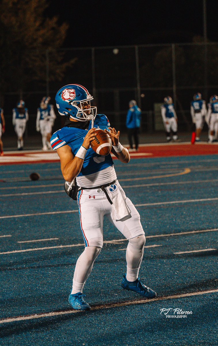 pjpetersen5's tweet photo. Last night @FolsomBulldogFB rolled on as they got their post season underway. 

A 68-28 victory led by @ryderly0ns and 8 TD passes puts the boys in the Semi’s this Friday vs Inderkum. 

Last night I snapped a few before heading up to call the game! 

https://t.co/Vho04j950h https://t.co/Jf5XiyfyWM