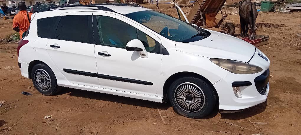 nitkoubax's tweet photo. À Vendre 
Peugeot 308 Break 
Année 2009
⛽️Diesel 
Kilométrage 150.000
Moteur d’origine 
Intérieur en tissu
5 places assises 
Prix : 3.500.000Fcfa
#Rtapprécié https://t.co/Vreq7LD0hF
