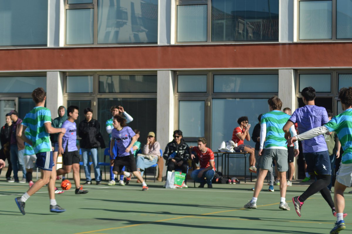comunevenezia's tweet image. ⚽️ Al campo da calcio dell’Istituto Turistico Sportivo Marinelli Fonte la prima giornata del campionato amatoriale di #calcetto Venezia League 24-25!

🥅 Dieci squadre e più di 120 giocatori tra ragazzi e ragazze, di tutte le età e provenienti da tutto il mondo, si sfideranno nel