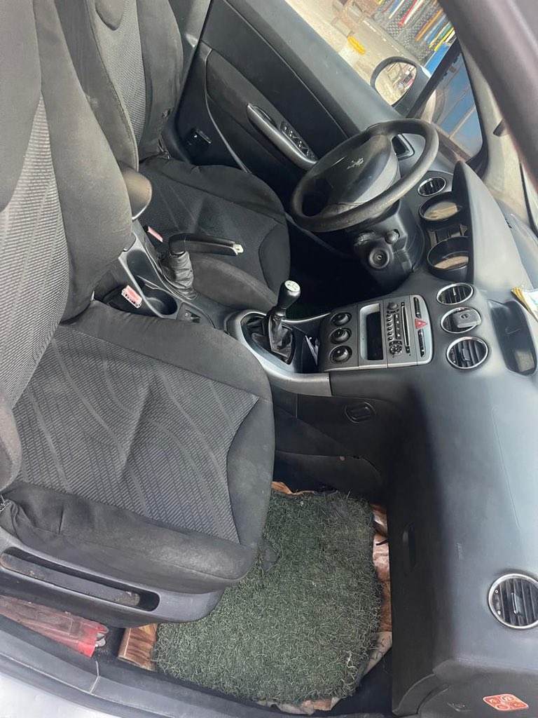 nitkoubax's tweet photo. À Vendre 
Citroën Xsara Picasso 
⛽️ Diesel 
Boîte manuelle 
Intérieur en tissu 
Papiers complets 
Très bon état 
Prix : 2.700.000Fcfa
#Rtapprecies https://t.co/mZstWQGGRP