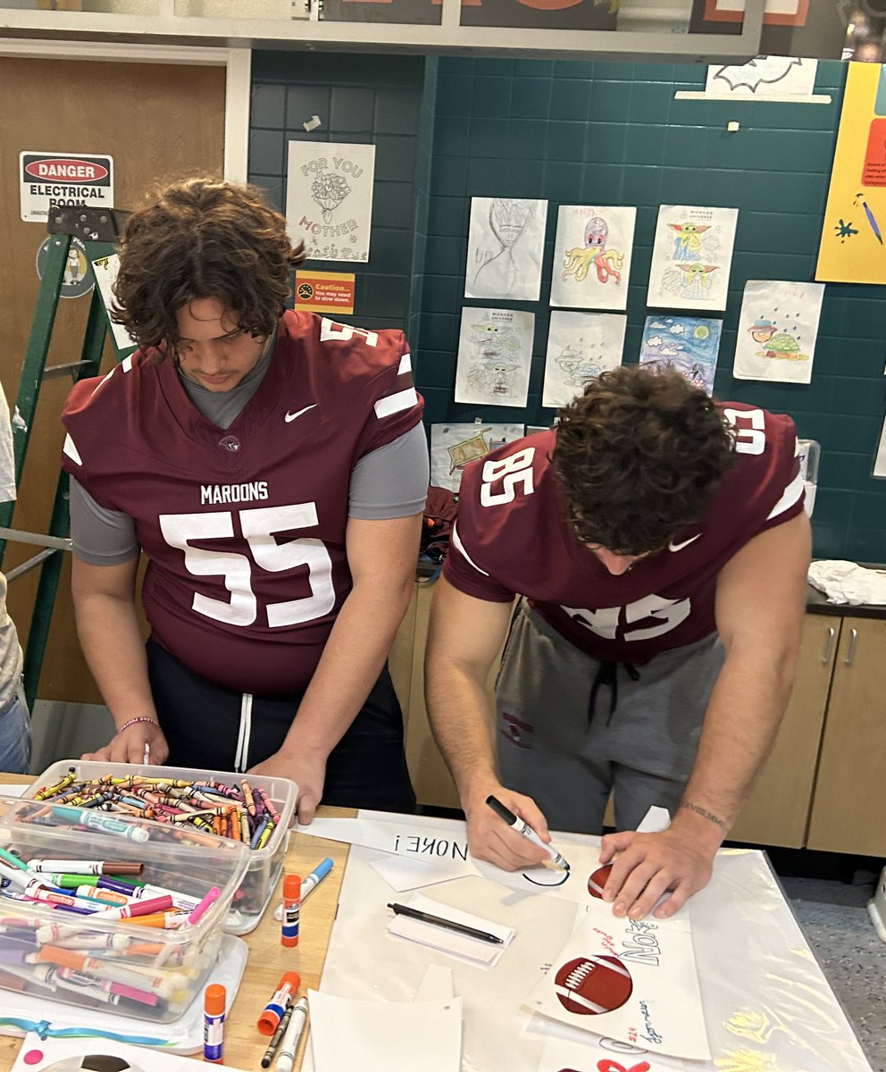 RoanokeFB's tweet photo. Great day at the Wonder Universe children's museum in Christiansburg. BIG THANKS to Bill Ellenbogen for all he does for the community!!! Shout out to Prof DB Poli too for having us out!!! #WinTheOUTS #MaroonMen @RoanokeCollege @RCmaroons https://t.co/MIRwaFUg3b
