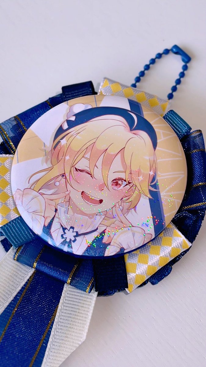 cherrushi's tweet photo. Finally some post-con shots of my handmade rosettes 🏵️✨
I made Mika, Kohaku and sparkly Nazuna for naw💖 

#enstars #あんスタ
#mikakagehira #kohakuoukawa #nazunanito
#影片みか #桜河こはく #兎なずな https://t.co/TdNrwEuf4q