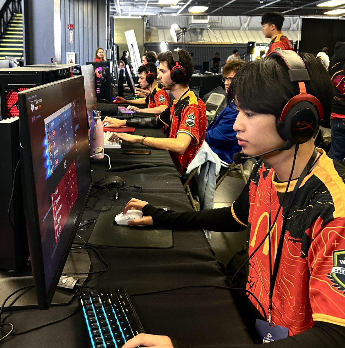 EsportsUGaming's tweet image. 𝘛𝘩𝘦 𝘨𝘢𝘮𝘦𝘴 𝘢𝘳𝘦 𝘶𝘯𝘥𝘦𝘳𝘸𝘢𝘺 🖥️⌨️🖱️