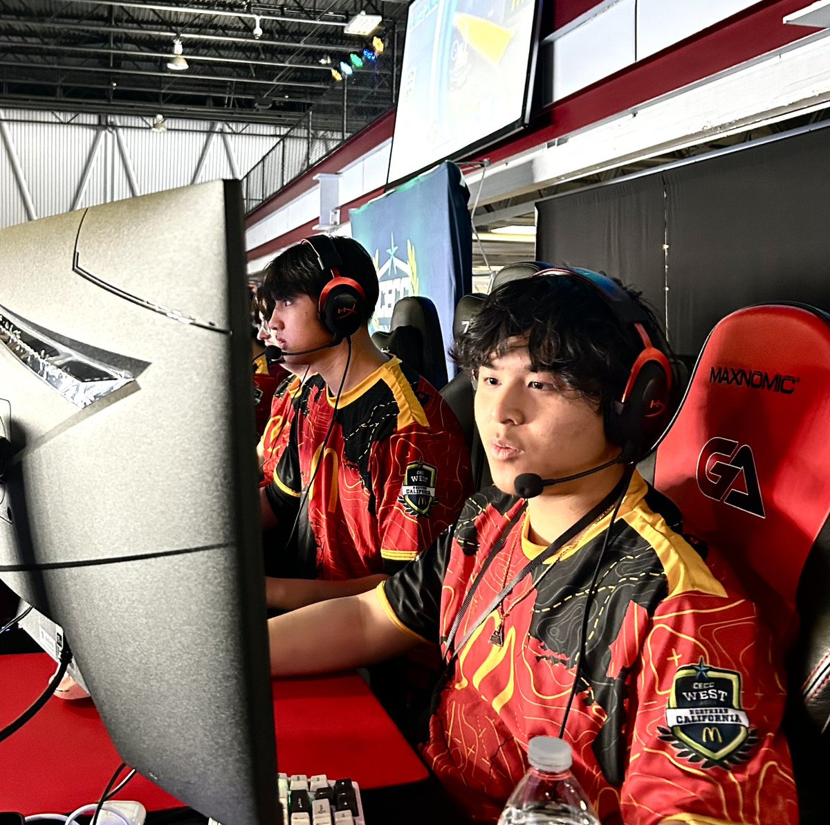 EsportsUGaming's tweet image. 𝘛𝘩𝘦 𝘨𝘢𝘮𝘦𝘴 𝘢𝘳𝘦 𝘶𝘯𝘥𝘦𝘳𝘸𝘢𝘺 🖥️⌨️🖱️