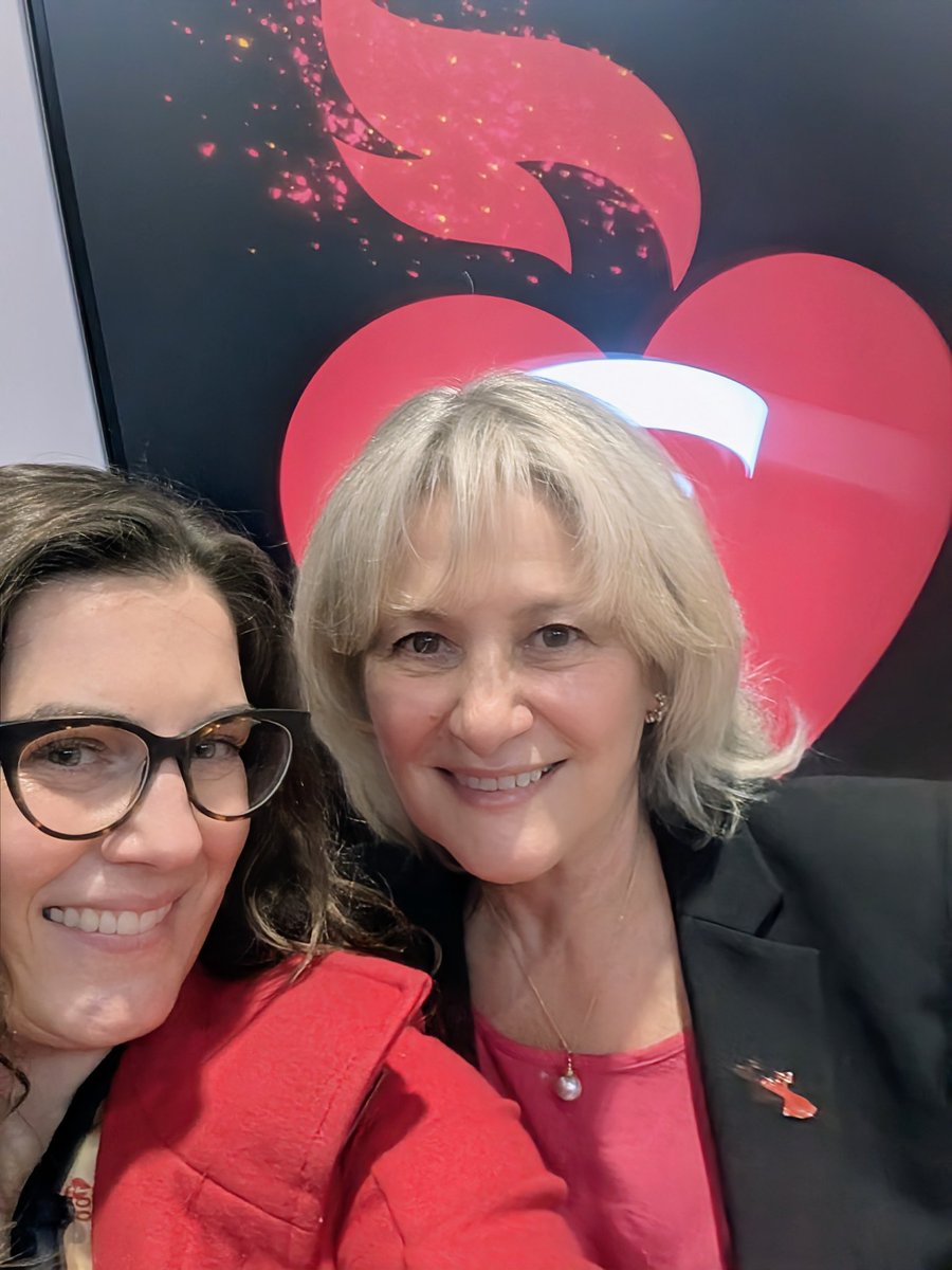 Always wonderful to run into my amazing mentor, sponsor, and colleague and friend <a href="/AikawaElena/">Elena Aikawa</a> 
#AHA24 #womeninscience