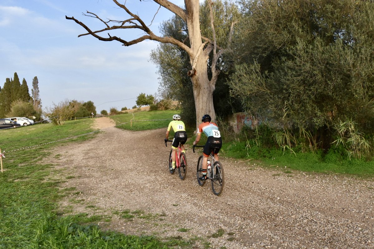 incaciutat's tweet photo. 🚵‍♂️Avui s'ha celebrat en el Parc del Serral de les Monges el VII Ciclocròs de Dijous Bo.

👏Enhorabona als guanyadors! I gràcies a tots i totes per participar!

📸Mira com ha anat la prova👇 https://t.co/xTFdc7Gj4h