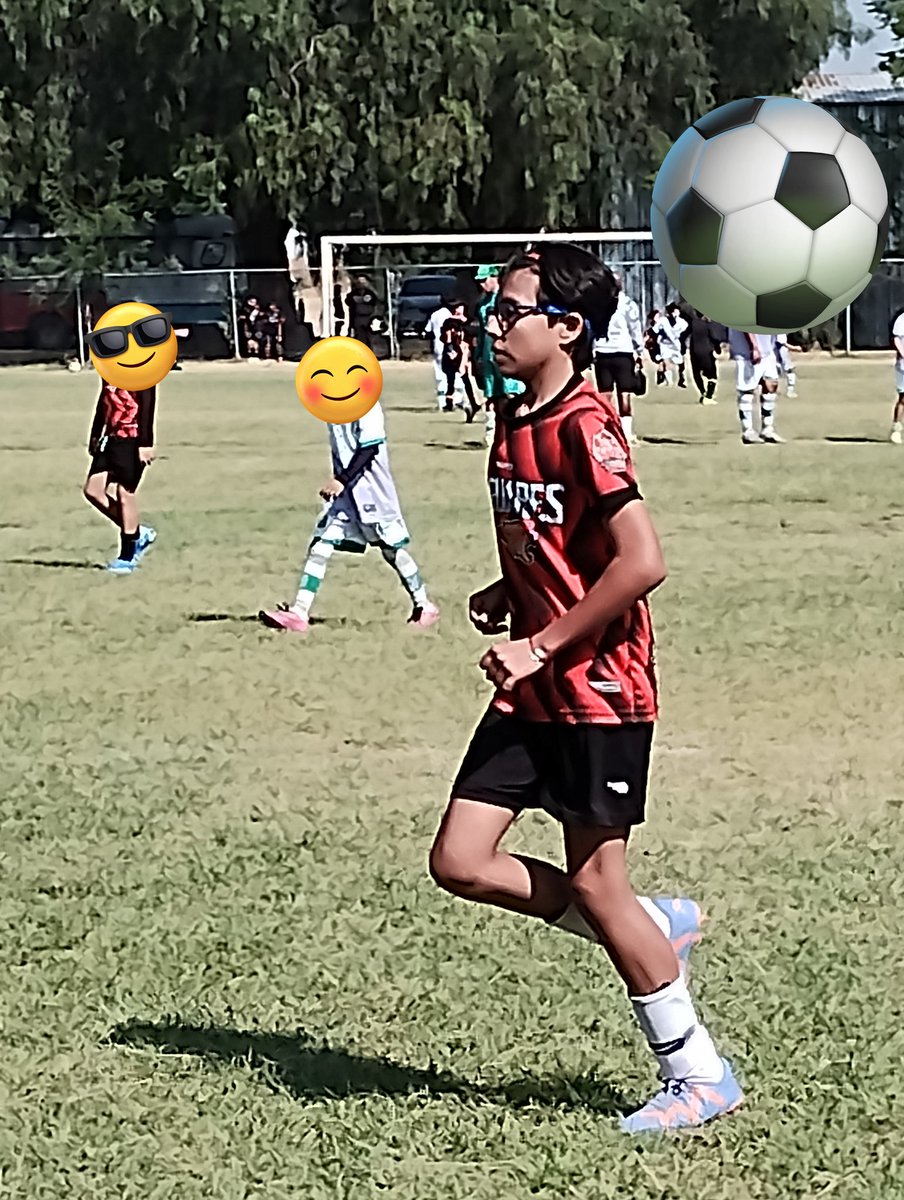 KarenMGuerra's tweet photo. Así la mañana: muy temprano al juego de 🏀!!! Y ahora en modo ⚽!!!
#SoySuFan 
#PorraDeJerry !!!! https://t.co/7ZAhFqvNVo