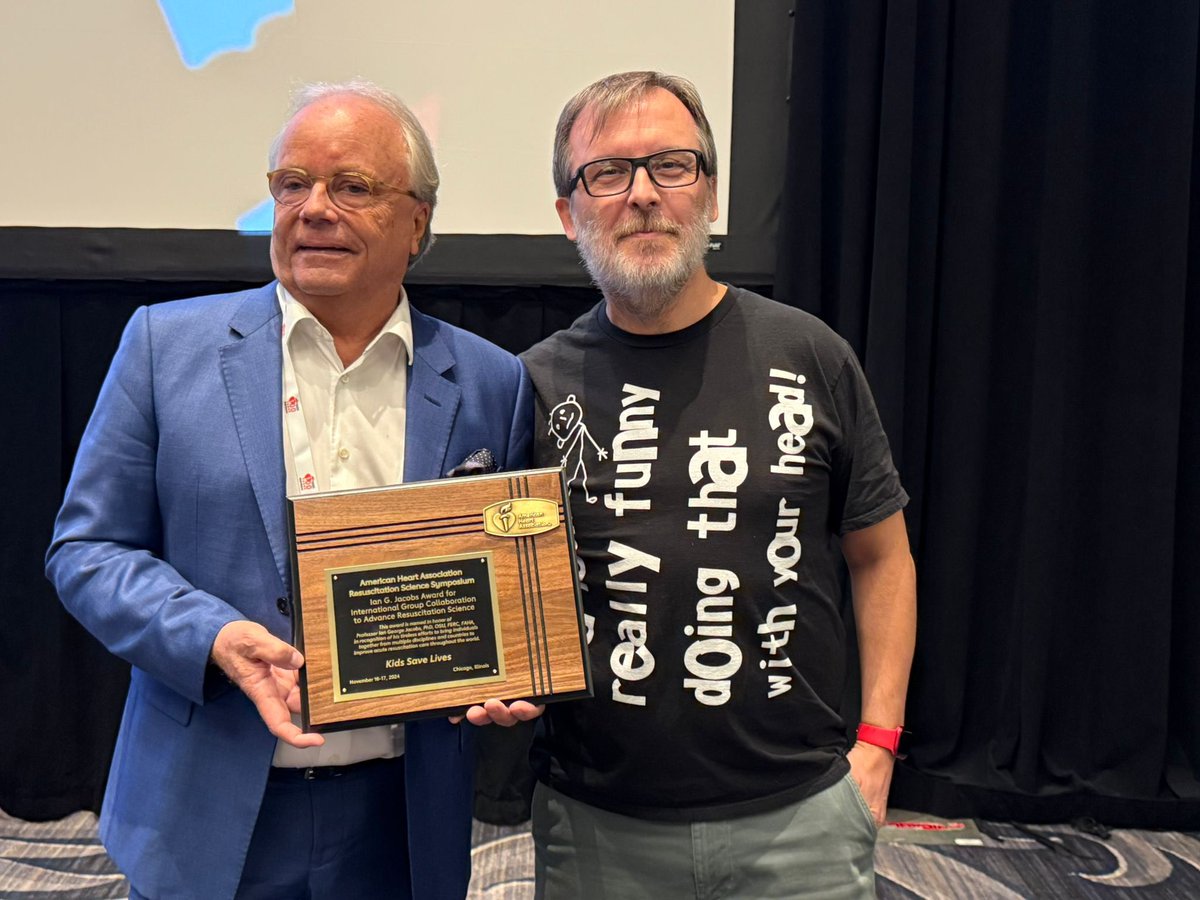ERC_resus's tweet photo. ๐ Big news! Kids Save Liveswins the 2024 Ian G. Jacobs Award for advancing #ResuscitationScience globallyย ๐
๐ฌ Prof. Dr. B.W.Bรถttigerโจ"Teaching kids resuscitation can change the world, one life at a time."
๐ฌ Prof. K. Monsieurs:โจ"Proud of the ERC & Kids Save Lives for making saving lives a shared global responsibility."
Together, weโre building a safer future! ๐
#KidsSaveLives #ResuscitationScience #ERC #ReSS24 #IanJacobs #Awards