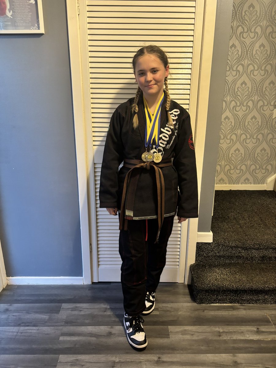 MaryMberry33's tweet photo. Big well done to our girl Brooke who won 2 gold medals 🥇 and one silver medal 🥈 at the jujustu championships today. Super proud 🩷 xx @teambeathhwb @Beath_HS https://t.co/2SSsHwm4bS