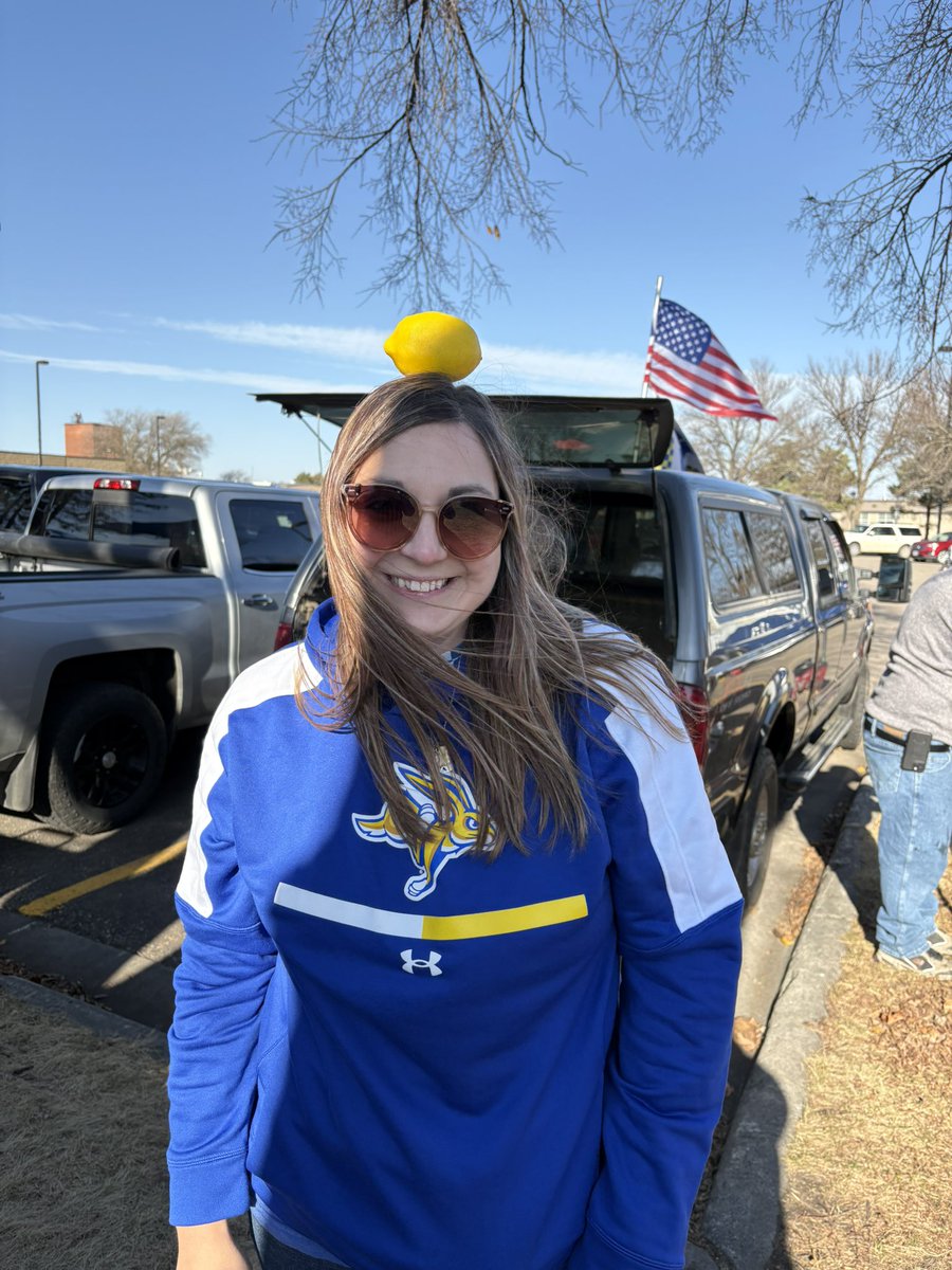 annanelson03's tweet photo. @NM_Financial @AlexLemonade #GoJacks #lemontopchallenge https://t.co/gjtgfVug1i