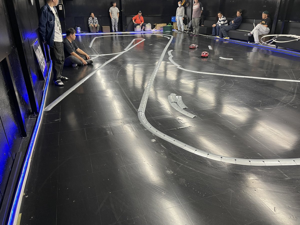 KTFactory_RC's tweet photo. みんなで！
今夜は悪サーキット
急遽、コース変更をする事になり
常連さん組で、スタコラえっさ！ https://t.co/70HdqAXsCe