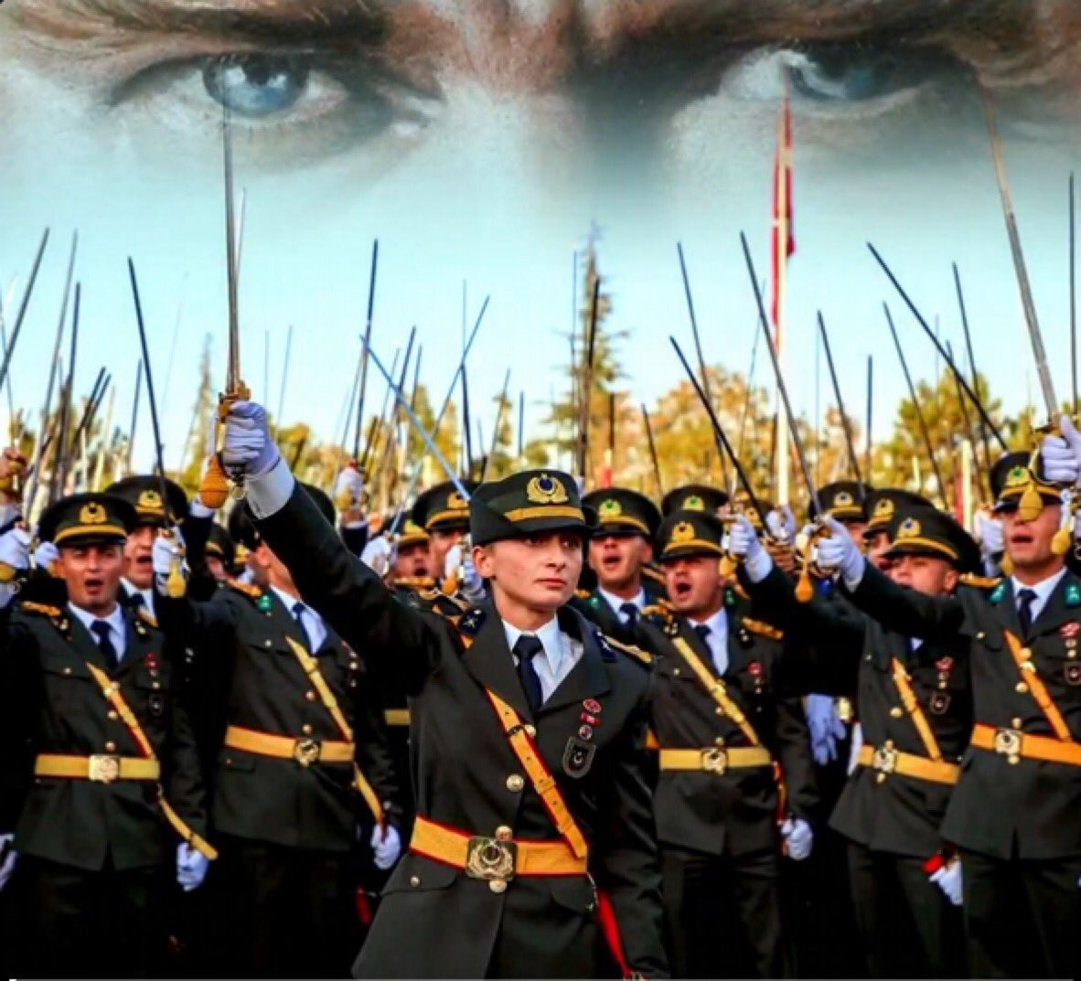 Kara Harp Okulu birincisi Teğmen #EbruEroğlu disipline sevk edilecek ne ayıp yapmış?
Yıllarca okumuş.Ailesine, ülkesine gurur yaşatmış.
Biz doğduğumuzdan beri #MustafaKemalinAskerleriyiz
diyoruz.Ebru Teğmenimize verilen
Disiplin suçunun sebebi nedir?