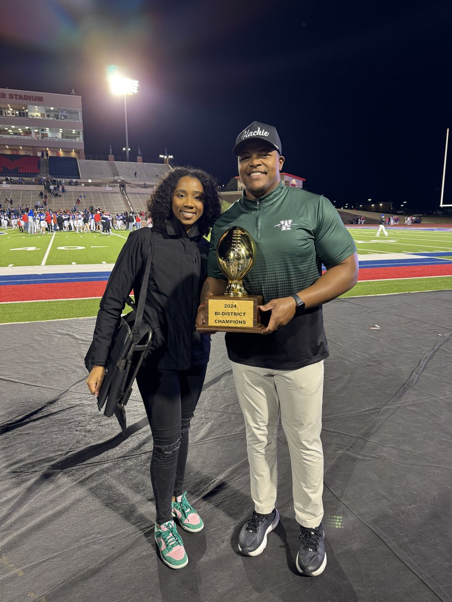 TheZacWilliams's tweet photo. One more week! Grateful for this team, this staff, & this community! HACHIE π
#OBS | #NONAMES | #CaughtABreak https://t.co/y8YmcmIKXG