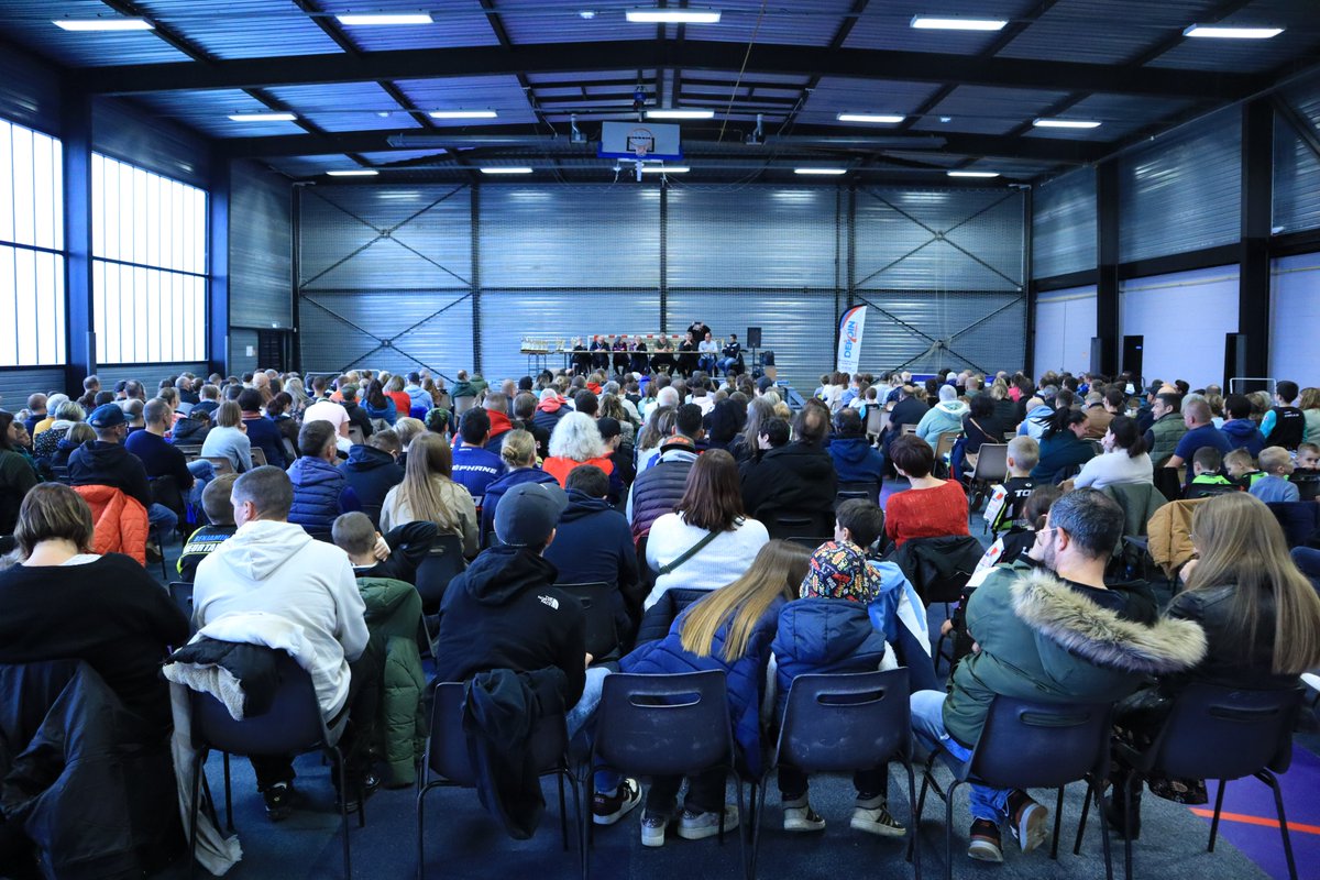 Christophe Doré, Maire de Bolbec, et Philippe Beaufils, premier Adjoint, étaient présents cet après-midi pour les assises régionales du BMX normand.
Bolbec a accueilli une nouvelle fois cet événement qui a réuni près de 400 personnes.