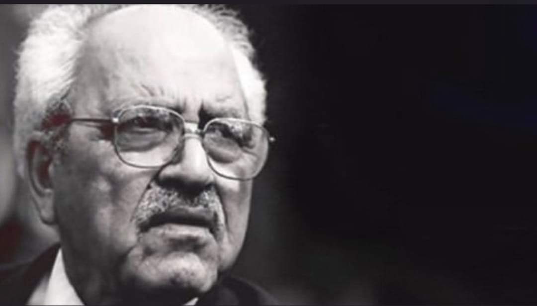 Fikirleriyle nesillere yol gösteren, büyük mütefekkir, #dirilişnesli şairimiz üstad #SezaiKarakoç ’u vefatının yıl dönümünde saygı ve rahmetle anıyoruz...