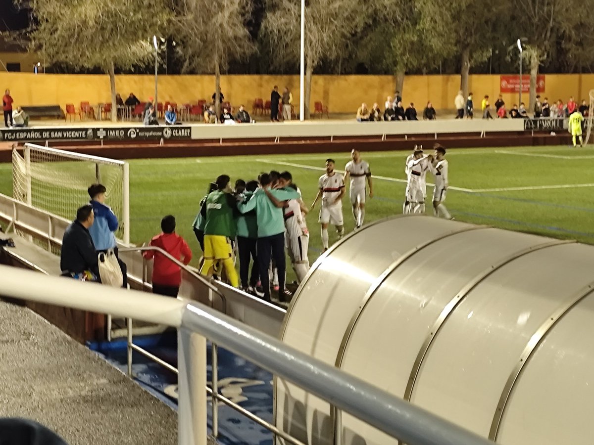 jovesanvicente's tweet photo. 64"⏰ GOOOOL GOOOOOL GOOOOL ‼️ volvió el Kaiser a San Vicente, Iván Fernández cabezazo a la escuadra. 

Jove Español 1️⃣🆚0️⃣@CDSONEJA 

64"⚽ Iván Fernández 

#3ARFEF 
#VAMOSJOVE https://t.co/CRPV3Yr5kz