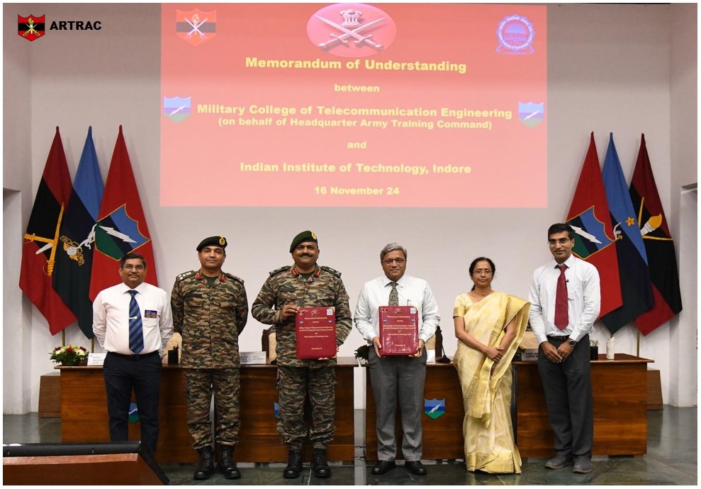 artrac_ia's tweet image. &quot;𝐌𝐎𝐔 𝐛𝐞𝐭𝐰𝐞𝐞𝐧 𝐈𝐧𝐝𝐢𝐚𝐧 𝐀𝐫𝐦𝐲 &amp;amp; 𝐈𝐈𝐓, 𝐈𝐧𝐝𝐨𝐫𝐞&quot;

#LtGenKHGawas, #Commandant, #MCTE and Prof Suhas S Joshi, #Director, #IIT, Indore have signed a landmark Memorandum of Understanding, #MoU to foster synergy in academic and research domains.

The programme aims…