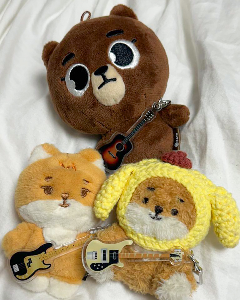 0cean_day's tweet photo. 🎸𝗗𝗔𝗬𝟲 𝗚𝗨𝗜𝗧𝗔𝗥 / 𝗕𝗔𝗦𝗦 𝗞𝗘𝗬𝗥𝗜𝗡𝗚🎸

아톰 · 리키 · 골디 키링 판매폼➿
🗓️ 11/17 18:00 ~ 11/23 11:59
🔗 https://t.co/4ob0PlCgZr

#RT 추첨 1분께 키링 보내드립니다 ^ ̳ᴗ ̫ ᴗ ̳^ꕀෆ 
( 입금 폼 마감 후 추첨 )

#데이식스 #성진 #영케이 https://t.co/yUC24lv3qb