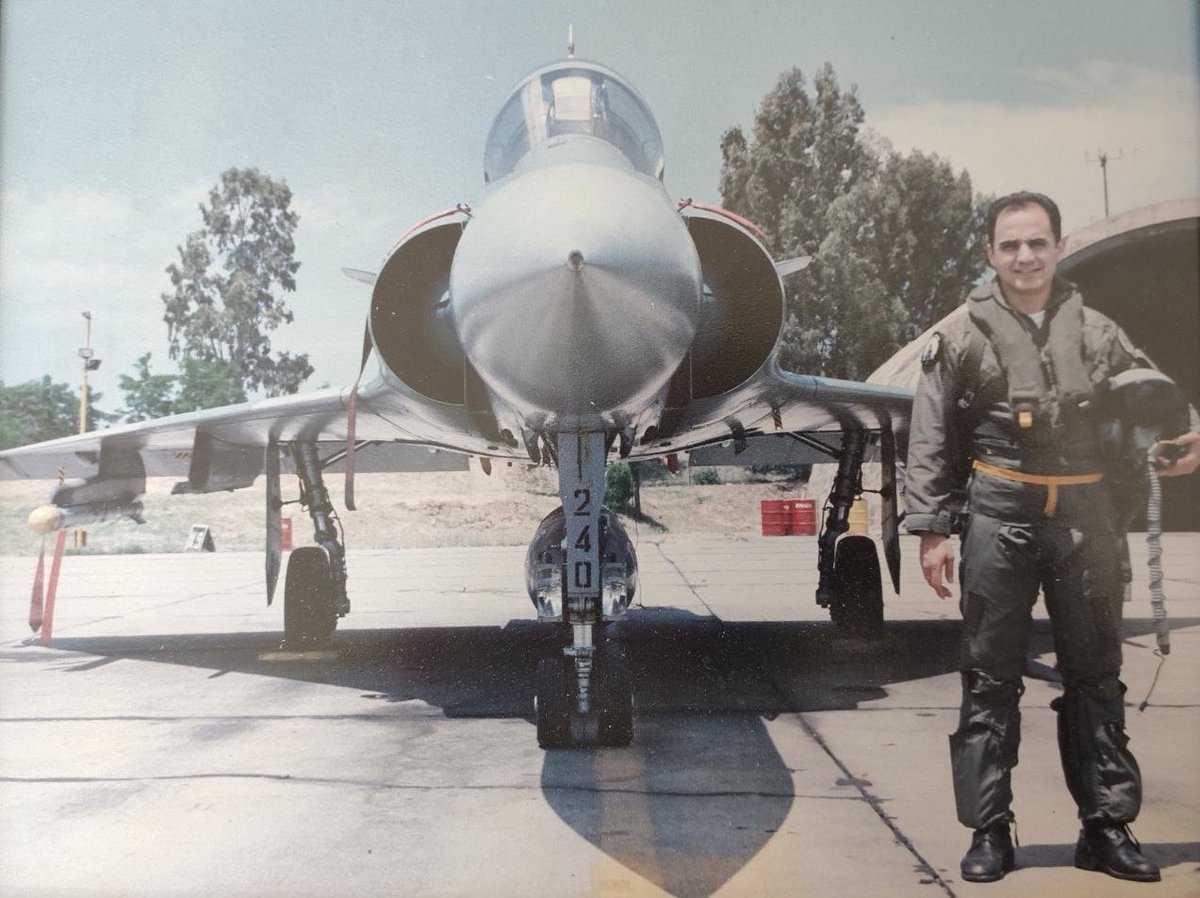 4/11/1998 Lt Nikolaos Parousis was killed after his single seat #M2000 crashed. #RIP «ΚΑΝΕΙΣ ΑΠΩΝ, ΑΛΛΟΙ ΣΤΗ ΓΗ, ΑΛΛΟΙ ΣΤΟΝ ΟΥΡΑΝΟ»