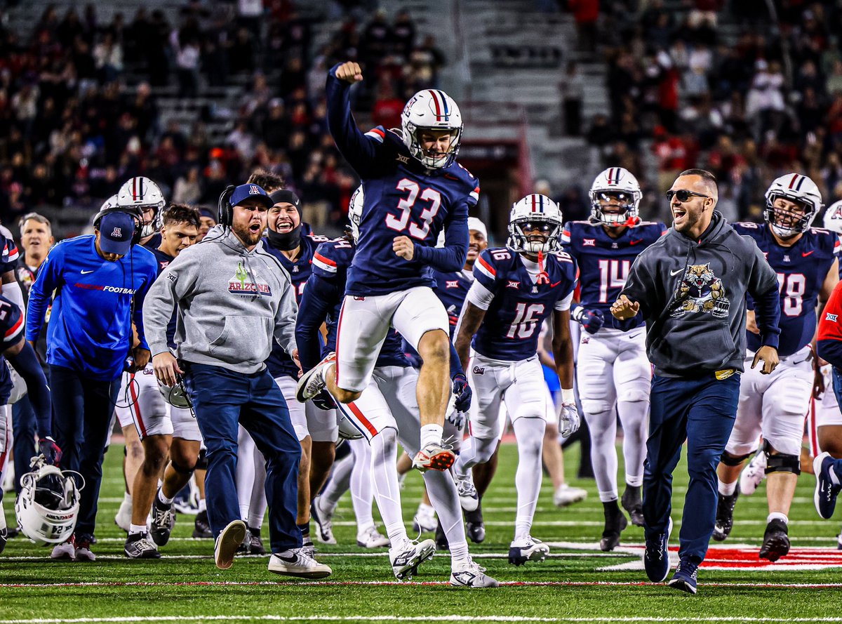 ArizonaFBall's tweet photo. Victory flicks 📸 https://t.co/WC1Wj5tsuM