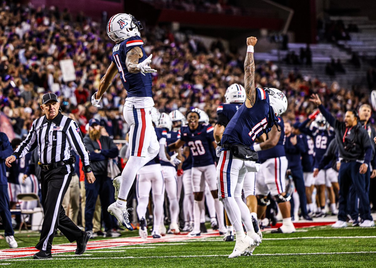 ArizonaFBall's tweet photo. Victory flicks 📸 https://t.co/WC1Wj5tsuM