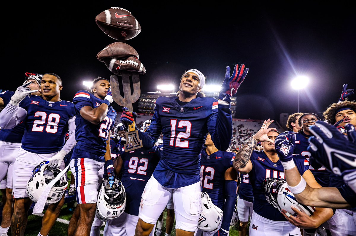 ArizonaFBall's tweet photo. Victory flicks 📸 https://t.co/WC1Wj5tsuM