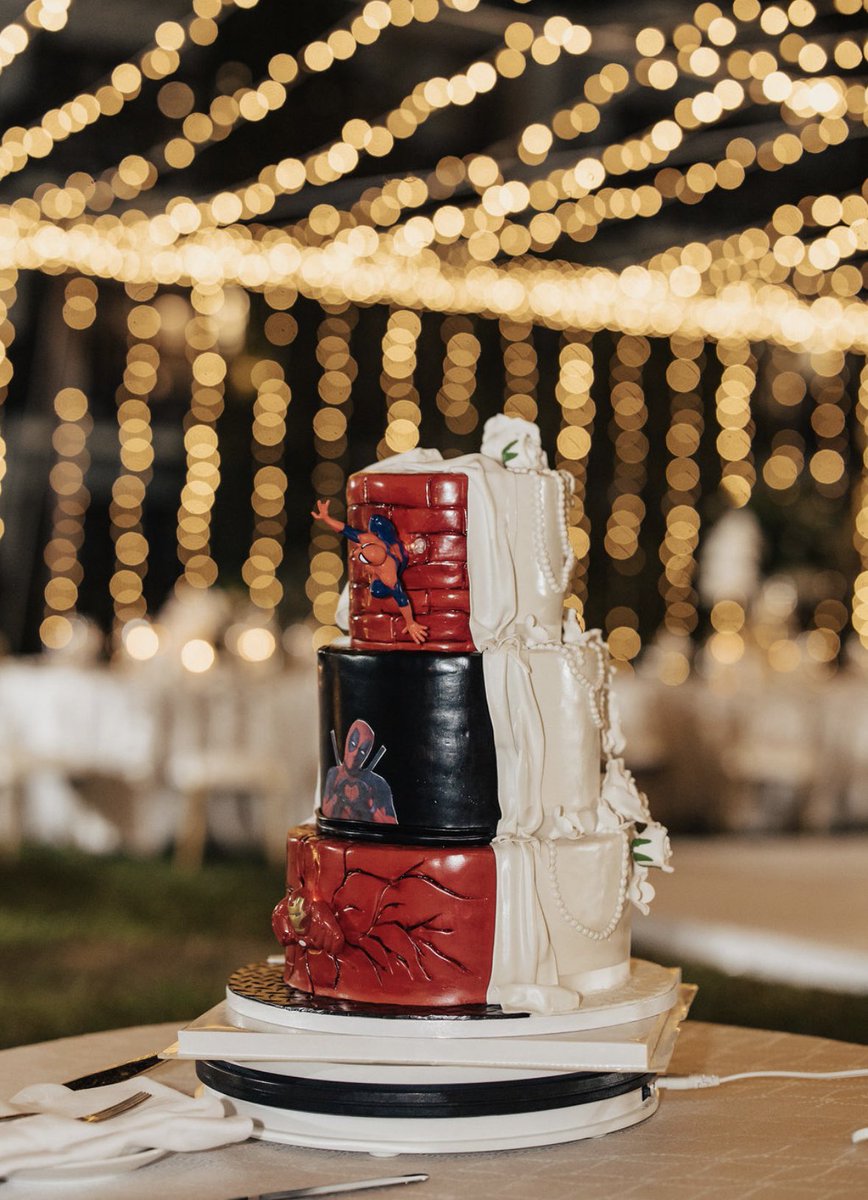TinekeYounger01's tweet photo. Had to add marvel to our wedding https://t.co/n4IItbpkjJ