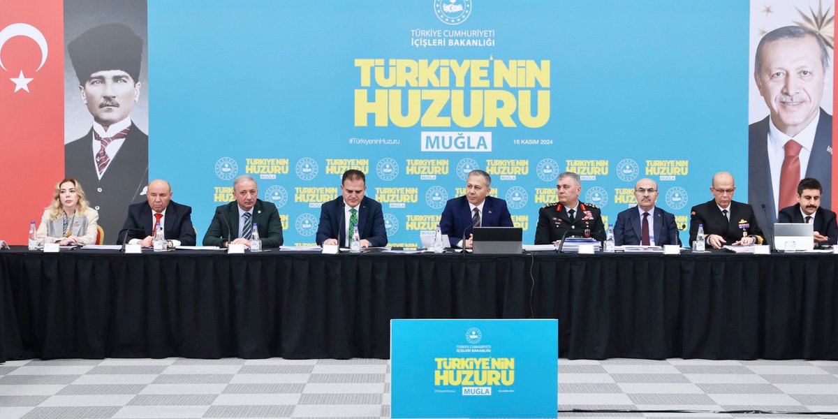 idrisakbiyik's tweet image. Türkiye’nin Huzuru toplantısını İçişleri Bakanımız Sayın Ali Yerlikaya’nın teşrifleriyle gerçekleştirdik
Cumhurbaşkanımız Sayın @RTErdogan’ın liderliğinde İçişleri Bakanımız Sayın @AliYerlikaya’nın riyasetinde “Büyük ve Güçlü Türkiye” vizyonuyla Muğla’mızın ve Türkiye’mizin…
