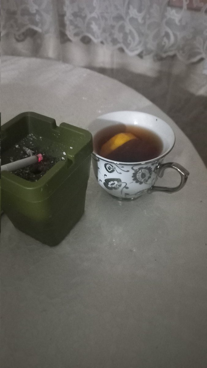 Harunkurun's tweet photo. #Ben #sigaram ve #çayım
#keyfim yoktur ortalarda 😌☕️
#iyiakşamlar https://t.co/py9eTq4jL8
