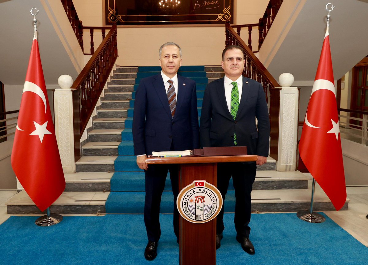 idrisakbiyik's tweet image. İçişleri Bakanımız Sayın Ali Yerlikaya Valiliğimize teşrif ederek Valilik Şeref defterini imzaladı
@AliYerlikaya