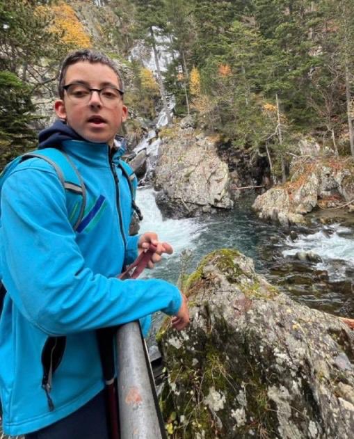🚨 Atenció, nen desaparegut‼️
Macià Guirro ha estat vist per última vegada aquest dissabte al matí a la zona de l’estació de trens de #Reus. 

🙏 Portava una jaqueta negra, uns texans i unes vambes color verd fluorescent. 

🆘 La seva família fa una crida ciutadana per intentar