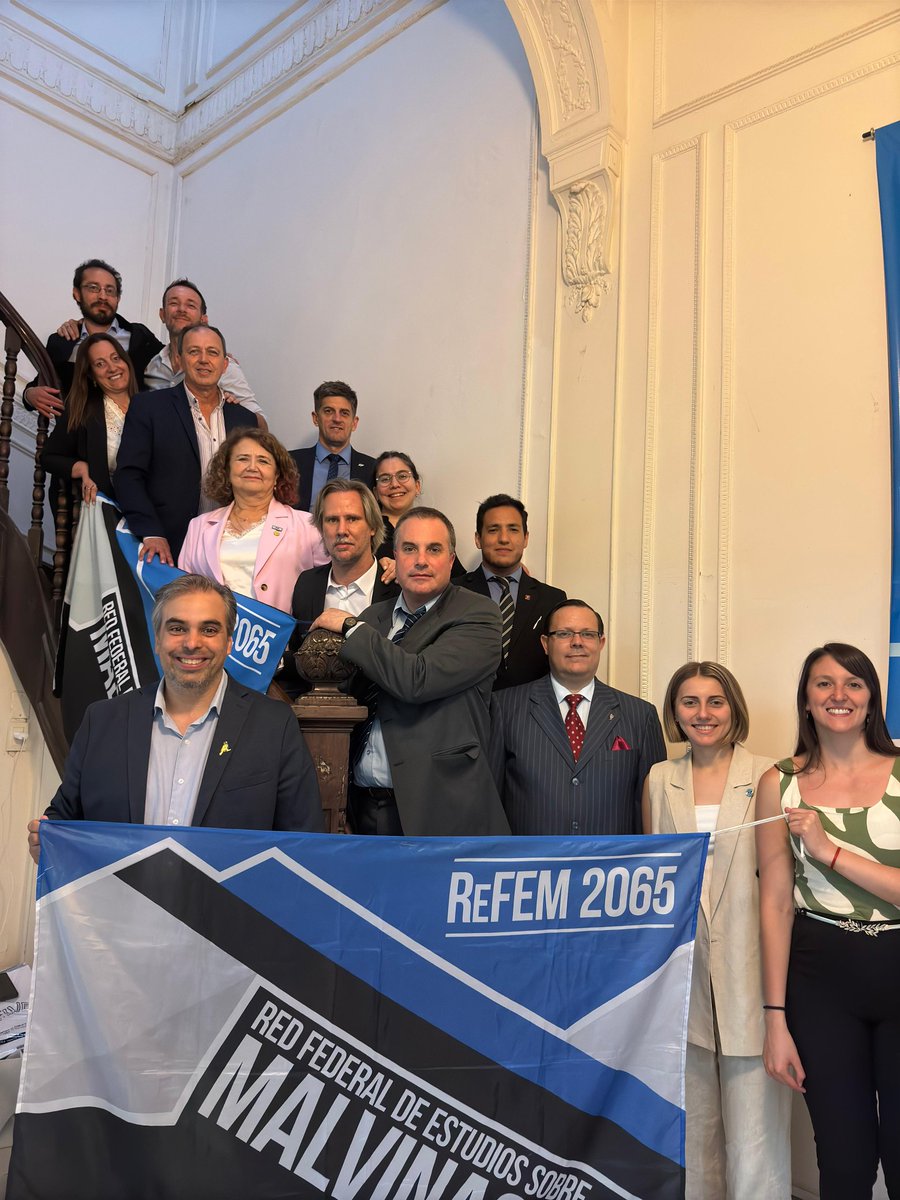 Lab_Malvinas's tweet photo. Les queremos contar que participamos de las XVII Jornadas Federales de Investigación de la @ReFEM_2065 realizadas en la Casa de Estudios Superiores Raúl Alfonsin de la @unlp en CABA.
Nuestro Director @FedericoMGomez y las investigadoras Jazmín Maccari y  
@EnolaBrown_ (abro hilo) https://t.co/68fanahfrK
