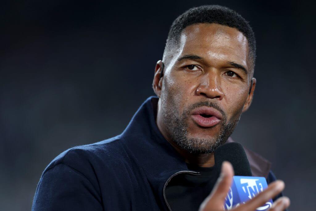 Moncrief102's tweet photo. @michaelstrahan hates Americans and America as he refused to salute the American National Anthem https://t.co/JLi5Ef7YAx
