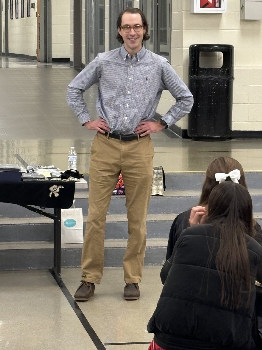 PhsxcT's tweet photo. Wyatt Maxey 4A 2013 XC State Champion! Surprised us at our XC Awards Banquet! https://t.co/QShEFj0sfx