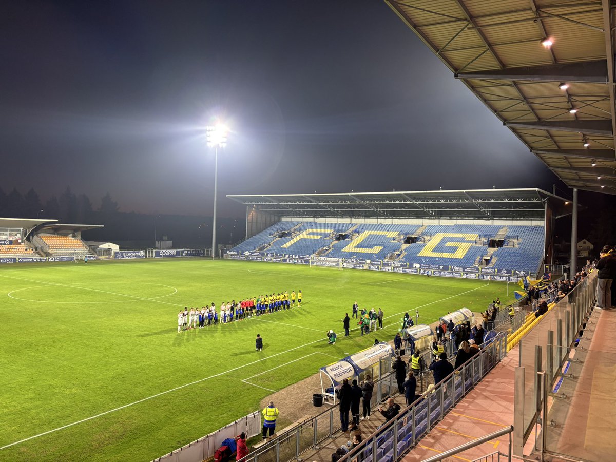 Zagadoux_'s tweet photo. 📆 16/11/2024
⚽️ FC Gueugnon - FC Sochaux (n°174)
🏟️ Stade Jean Laville (n°51)
📍 Gueugnon 🇫🇷
🏆 Coupe de France
🎟️ 8€
C’est le retour de la Coupe de France. Avec 2 clubs historiques des années 2000 mais une affluence décevante
#groundhopping #FCGFCSM https://t.co/yZPVqJGiRF
