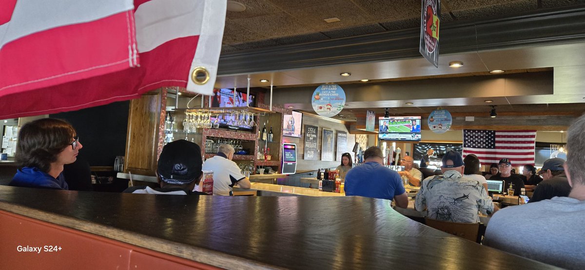 Tombraider75's tweet image. At #Applebee's enjoying #lunch. 😋 I recommend the sirloin steak with garlic mashed potatoes and broccoli 🥦  👌