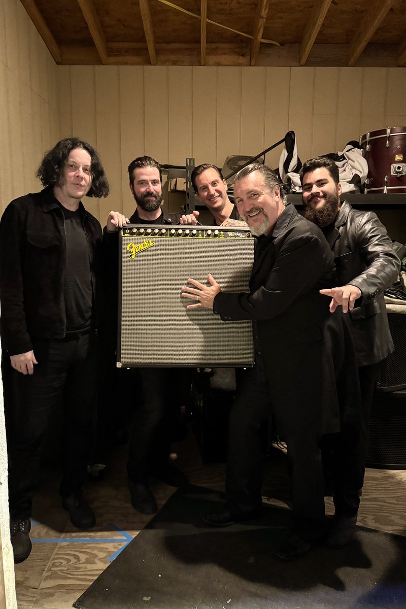 #jackwhiteofficial at #thepapertigersanantonio Not only did he play one of our songs #ridelikehell but layed this spectacular #fenderpanoverb on me. Friends like these…#the500lbstour #bigsugarlive #thenonametour #jackwhiteincolour #thecontinentalclubhouston this Sunday