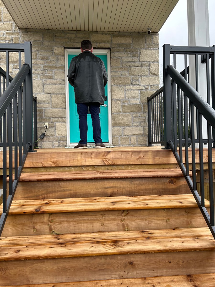 rbatherson's tweet photo. An ankle sprain wasn’t going to keep me from my first canvass as Halifax West @CPC_HQ candidate.  The number one message from people in West Bedford today was they want change from Justin Trudeau! #cdnpoli #commonsensechange https://t.co/Tp3ysa8RxD