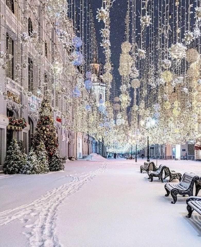 viewsoff's tweet photo. Winter in Moscow. https://t.co/MhyqjdbBXe