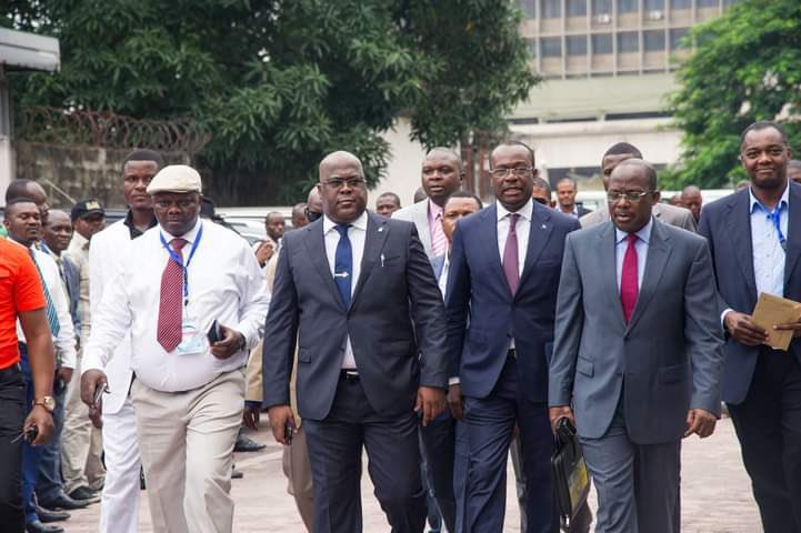 CitoyenProsperK's tweet image. #Article_217. "La République Démocratique du Congo #PEUT conclure des traités ou des accords d’association ou de communauté comportant un abandon partiel de souveraineté en vue de promouvoir l’unité africaine."
À #LUBUMBASHI, ON INTERPRÈTE AUTREMENT...