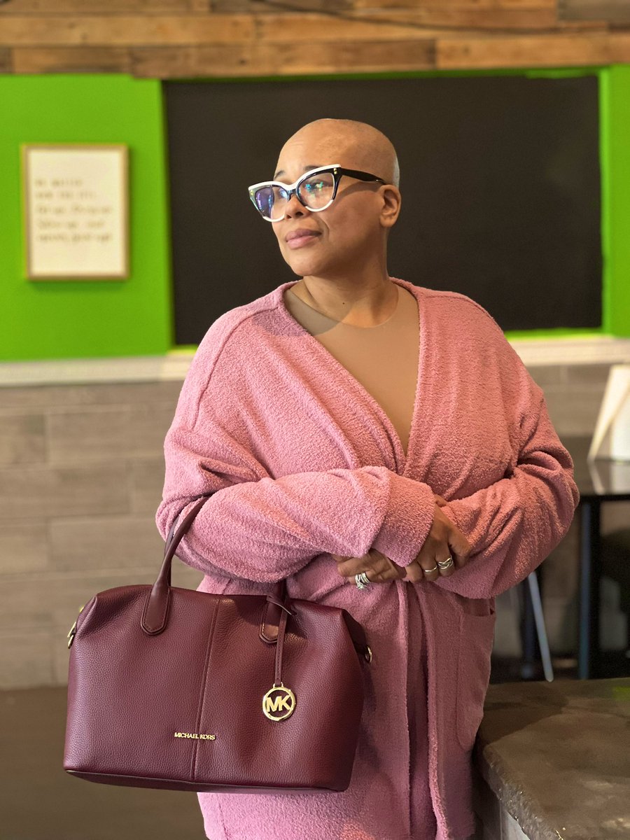 teachingthekids's tweet photo. In my #cozy era…#comfortableinmyskin
What @Beyonce say, “I love myself got d. Cozy Cozy” Chapter 52 loading…my favorite girl @AirisCFreeman took this pic 🥰#wives 💃🏾💃🏾🚶🏾♀️🚶🏾♀️#heybighead #baldie 💙🥰💪🏾🌈 https://t.co/rinYPnogim