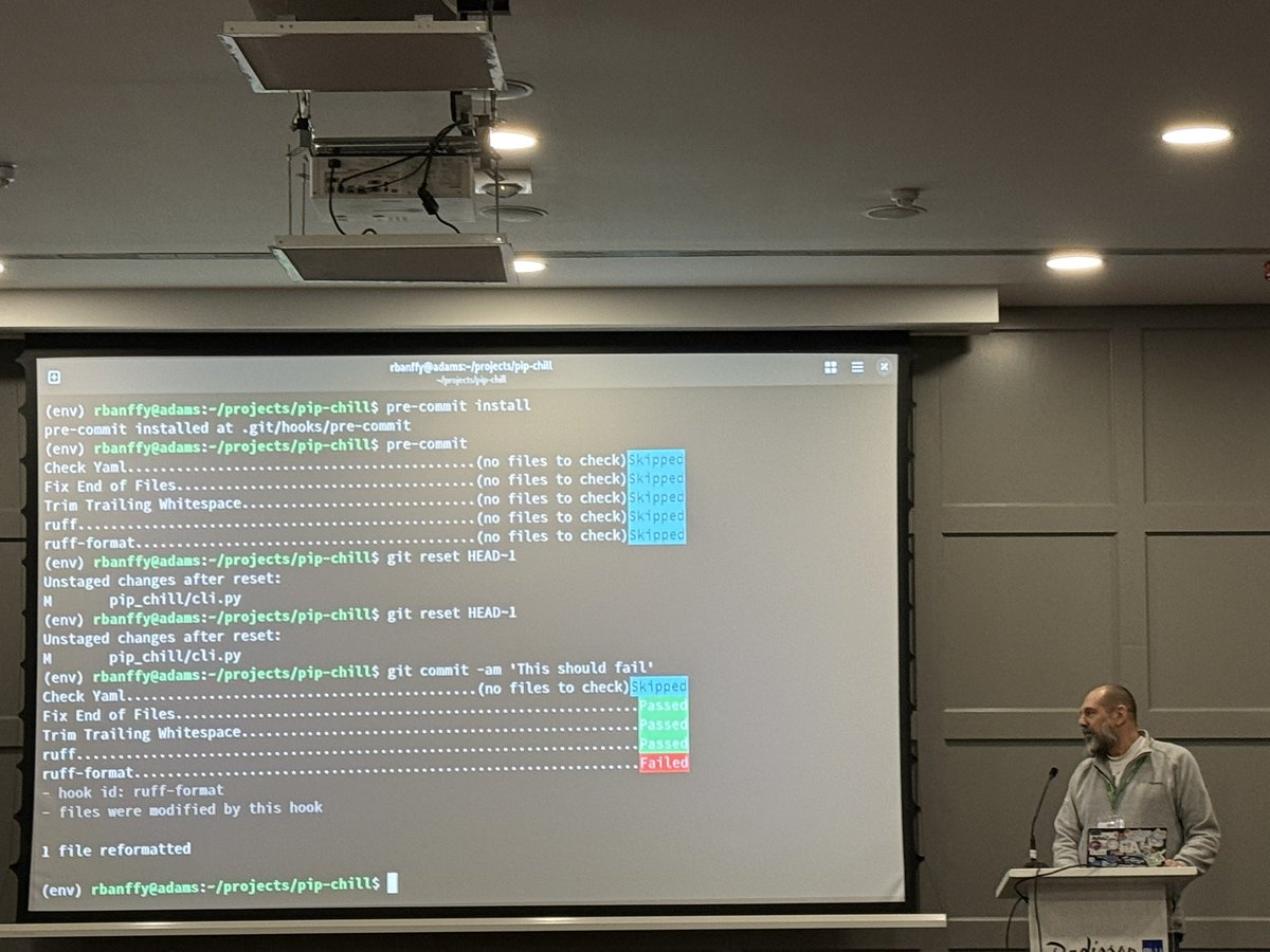 PythonIreland's tweet image. Lightening talks: Always cool under pressure - @rbanffy!
#PyConIe #Python #PyCon