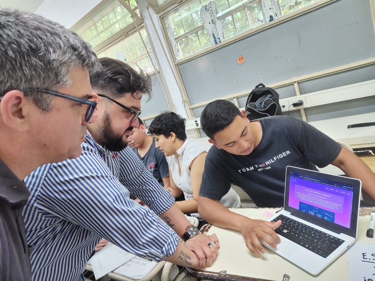 DanteBoeri's tweet photo. Presentes en la muestra anual de la Técnica 1 de #EstebanEcheverria junto a Javier Perin Secretario de Educación Técnica del Suteba Provincia. Estuvimos recorriendo los salones y charlamos con lxs Estudiantes y vimos las producciones de cada año https://t.co/epsxrYbWUs