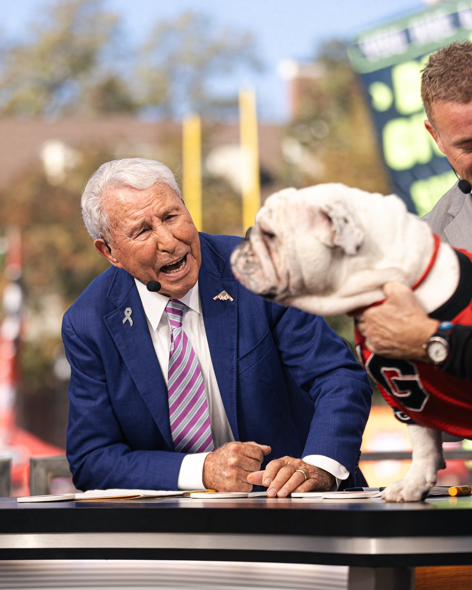 GeorgiaFootball's tweet photo. "GIMME THEM DAWGS" - Lee Corso

#GoDawgs https://t.co/WaRadFNeo2
