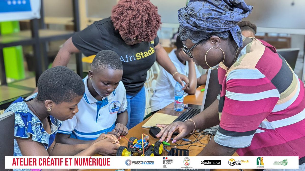 afristack's tweet photo. Nous avons coanimé avec @Dashmake un atelier en #robotics + #electronics destiné aux lycéennes de Sokodé et Kara leur permettant d’acquérir des compétences pour relever les défis d’un avenir #tech

#AfriStack #dashmake #cdptogofrance #lafranceautogo #ProxiTech #FormationNumérique https://t.co/FIz2qE67Nj