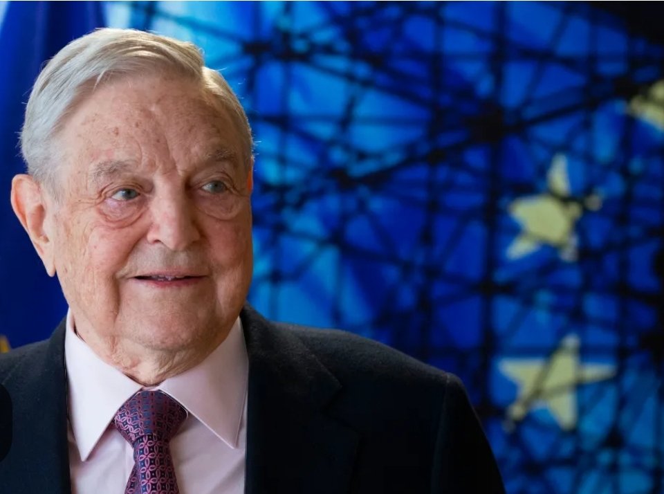 roxsasso's tweet photo. Tra i principali sostenitori dell'ideologia gender c'è questo signore. Lo speculatore internazionale George Soros, che con la sua "società aperta" sta distruggendo secoli di storia e di civiltà occidentale. Uno degli uomini più ricchi al mondo, al servizio della causa lgbtqi. Un uomo che ha causato una spaventosa crisi economica in Italia nel 1992 e il cui denaro non ha fatto schifo ad alcuni miei colleghi parlamentari, visto che li ha finanziati. Ovviamente questi colleghi sono tutti di sinistra e tutti pro-ideologia gender.
Artisti, cantanti, TV e social, multinazionali come Disney, uomini spietati e cattivi come Soros al servizio della causa queer e gender.
L'Italia resiste e reagisce al fango color arcobaleno, ma c'è un esercito molto potente contro di noi.
La nostra unica forza è quella del Popolo,  delle mamme e dei papà, degli uomini liberi.
Uniamoci.