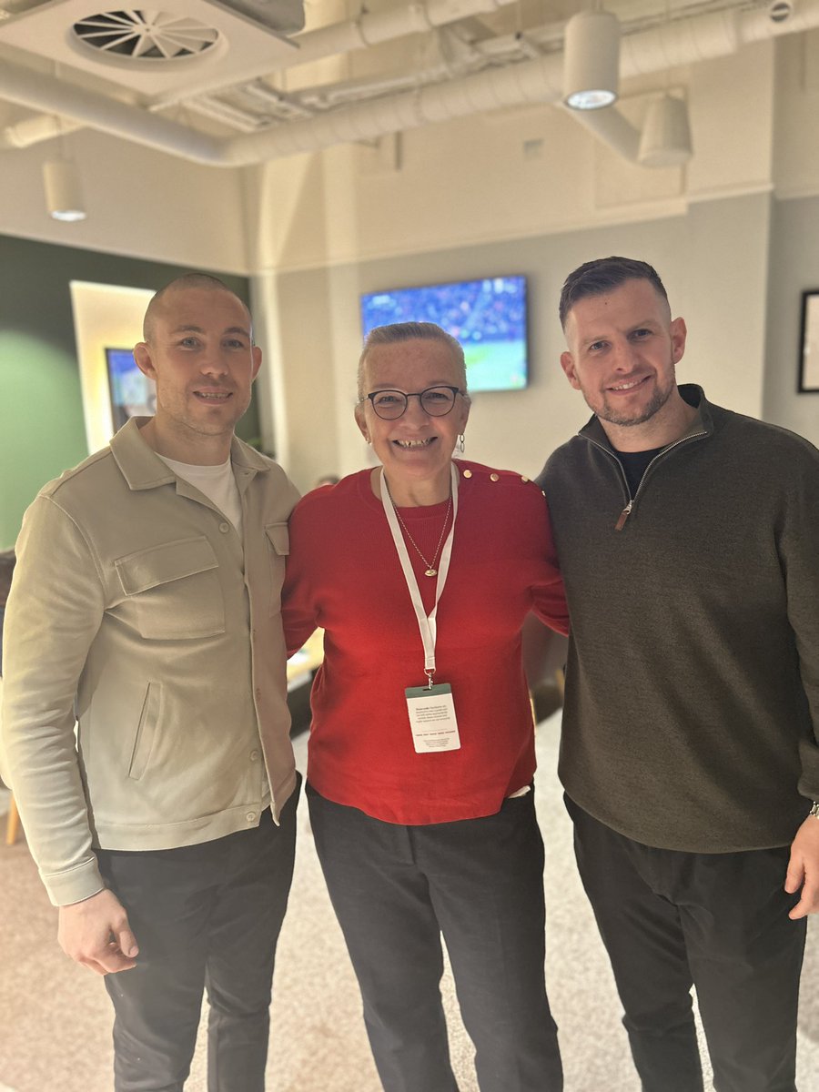 Luke Cheyne (@_lukecheyne) on Twitter photo Privilege to share a 🎤 with & host a pre-match Q&A with these two <a href="/EnglandRugby/">England Rugby</a> legends, <a href="/mikebrown_15/">Mike Brown</a> & Gill Burns, in the Allianz Suite at Twickenham.
<a href="/theRPA/">The RPA</a> Privilege to share a 🎤 with & host a pre-match Q&A with these two <a href="/EnglandRugby/">England Rugby</a> legends, <a href="/mikebrown_15/">Mike Brown</a> & Gill Burns, in the Allianz Suite at Twickenham.
<a href="/theRPA/">The RPA</a>