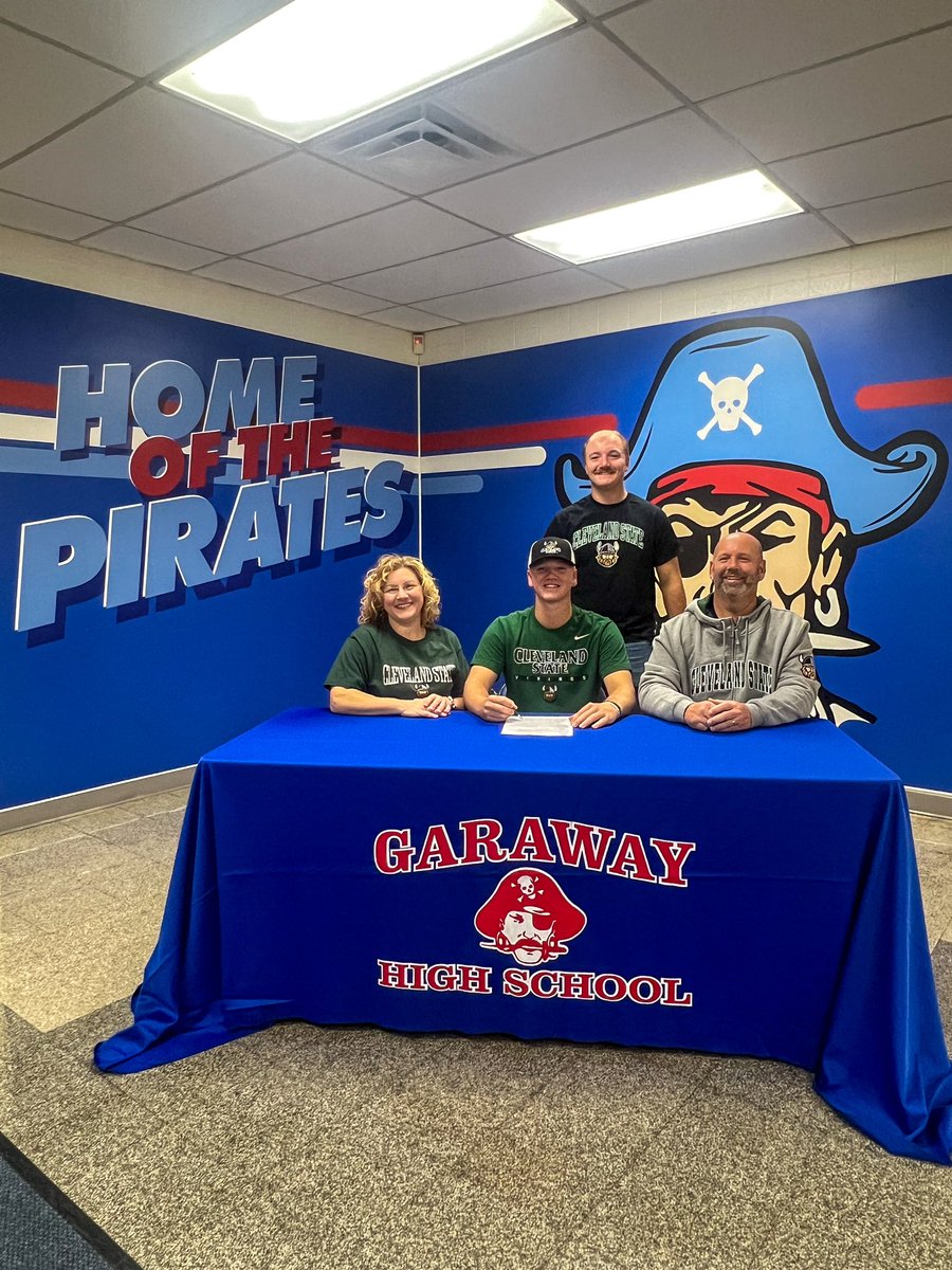 Garaway_Golf's tweet photo. Signing day for Trace! Over the past four years you have left your mark on Garaway Golf as one of the greats now you move to @CSU_Athletics @CSU_Golf and I firmly believe you will do it all over again! So proud of you-can’t wait to follow along! 💚🏌🏻 Always a Pirate!! 🏴‍☠️ https://t.co/ABMi3M0vj0