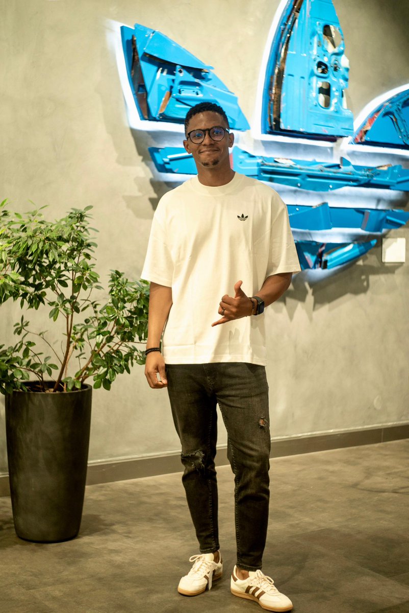 superjourno's tweet photo. 🧑🏾‍🍳⏳👀

@adidasZA 
@SmashSportinc 🟢🤝
#BehindTheBoot https://t.co/e1ZEWhqHEr